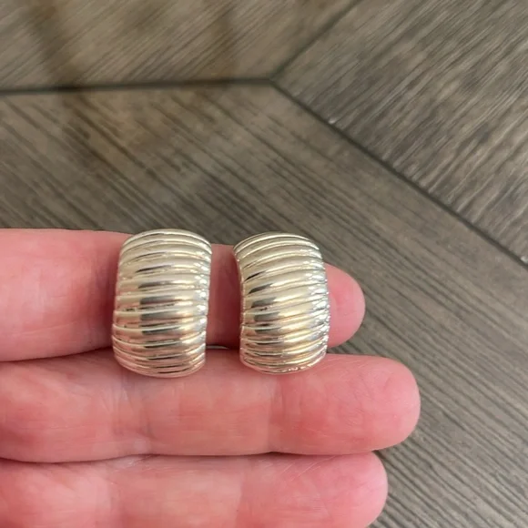 Vintage Premier Designs Ribbed Silver-tone Clip Earrings - Picture 10 of 14